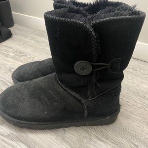 Size 8 black ugg boots with button